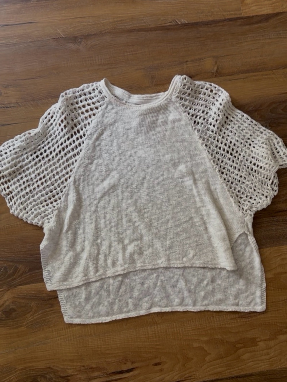 Billabong Daybreak knit top Size M Lightweight Cream Crochet Sleeve Beach Top